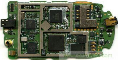 在射頻、核心處理器、高速存儲(chǔ)器等高頻元件區(qū)塊，可使用金屬屏蔽方式改善產(chǎn)品EMI影響問題