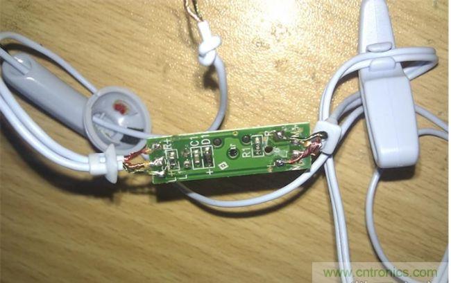 背面：電阻，電容，電感。接線圖也有標注。很復雜的線控。