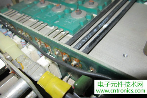 用料很給力！專業(yè)后級功放美國高峰FA1201拆解