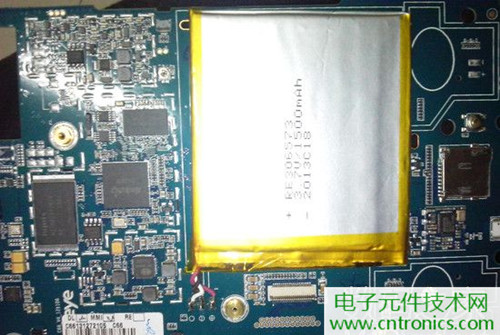 不怕摔的電紙書！一款柔性屏電子書閱讀器拆解