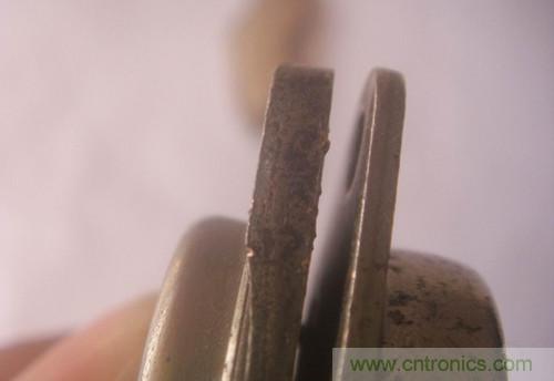 暴力拆解對(duì)比:進(jìn)口金封三極管VS國(guó)產(chǎn)金封三極管