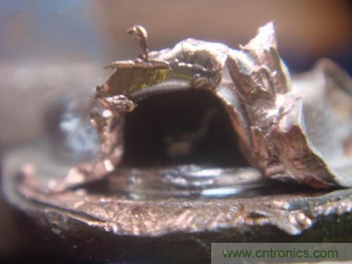 暴力拆解對(duì)比:進(jìn)口金封三極管VS國(guó)產(chǎn)金封三極管