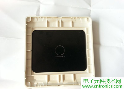 一款觸控開關(guān)拆解，做工不錯(cuò)