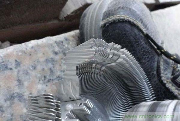 變廢為寶！風扇散熱器變身山寨LED燈