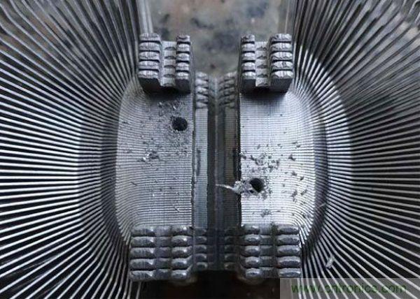 變廢為寶！風扇散熱器變身山寨LED燈