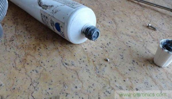 變廢為寶！風扇散熱器變身山寨LED燈