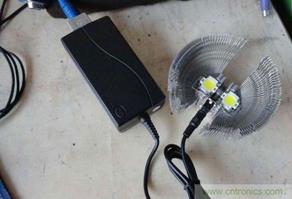 變廢為寶！風扇散熱器變身山寨LED燈