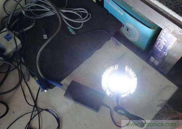 變廢為寶！風扇散熱器變身山寨LED燈