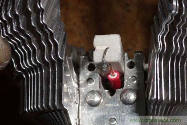 變廢為寶！風扇散熱器變身山寨LED燈