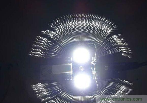 變廢為寶！風扇散熱器變身山寨LED燈