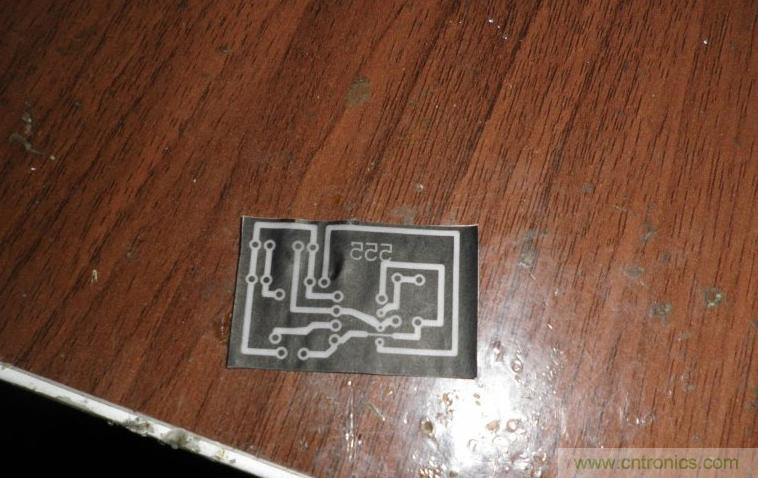 DIY菜鳥福音！感光干膜PCB負(fù)片輸出的一種方法！