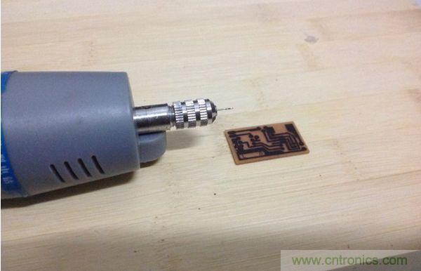 最細鉆頭，透光檢查