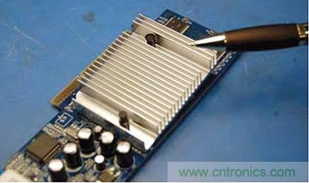 像這樣的散熱器非常有助于散發(fā)一些器件產(chǎn)生的過多熱量。