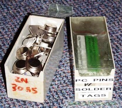 原本是裝醫(yī)療用具的塑膠盒，也很適合收納電子零件