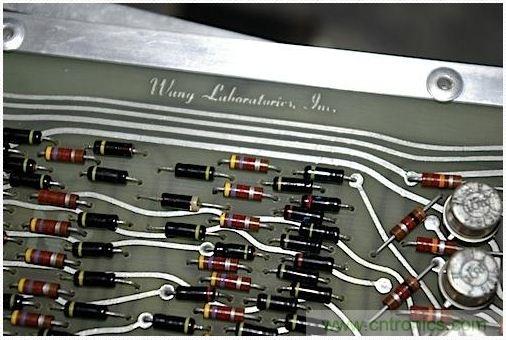 拆解也懷舊，讓人驚嘆的古董級(jí)可編程科學(xué)計(jì)算器 from 1966