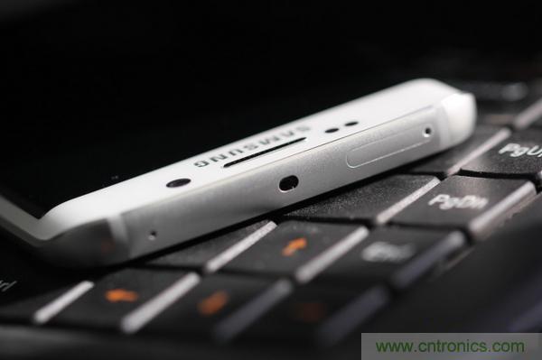三星S6 Edge+拆解：比S6 Edge加在哪里？