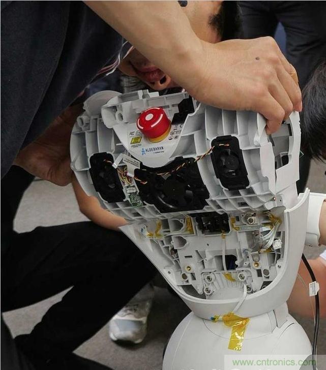 拆解筆記本不過癮，那就來拆拆日本情感機(jī)器人吧！