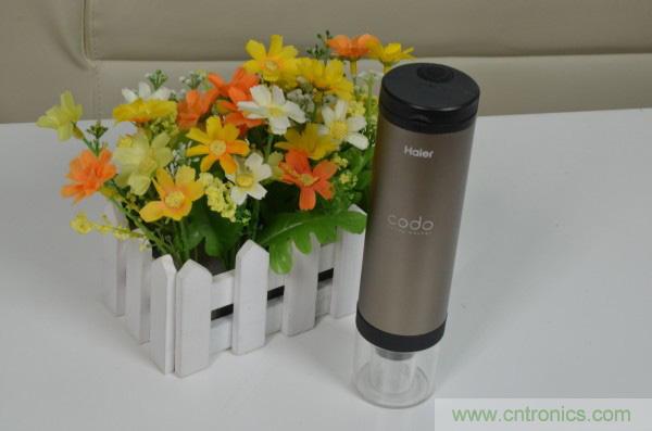 只有奶瓶大小的閃電去漬小神器 &mdash;&mdash;海爾咕咚手持式洗衣機(jī)