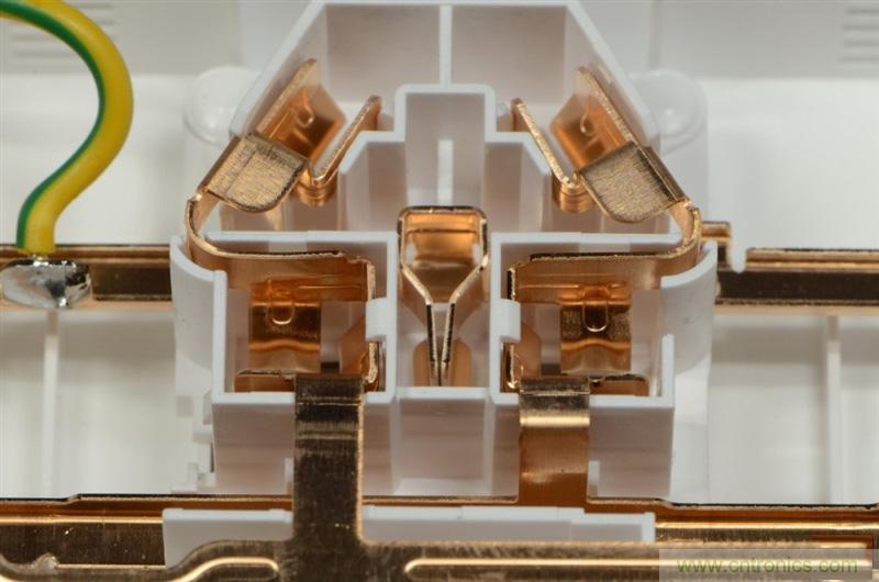 做工怒贊 神秘芯片！小米智能插線板拆解、評測