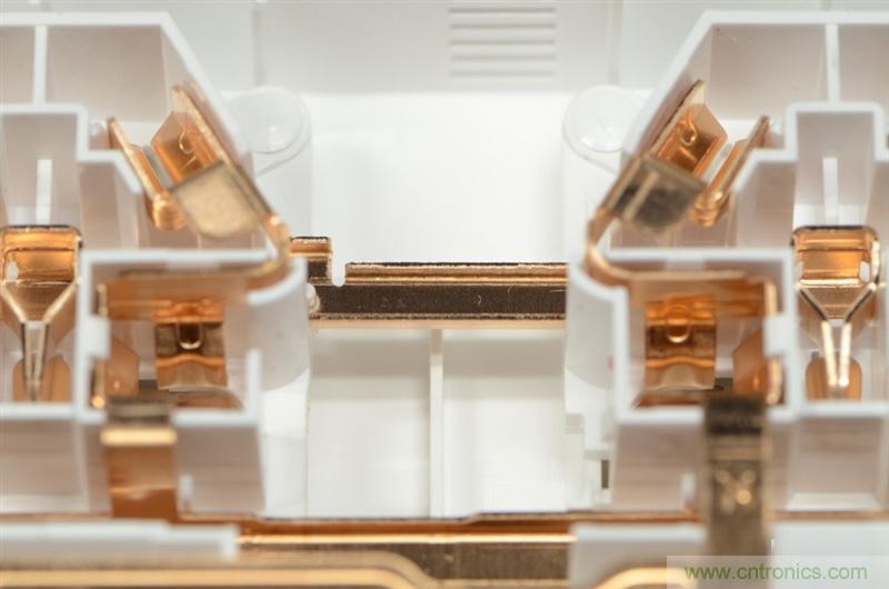 做工怒贊 神秘芯片！小米智能插線板拆解、評測