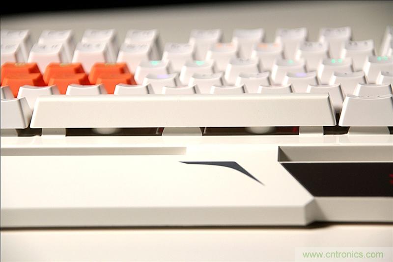 曾經(jīng)的網(wǎng)吧統(tǒng)治者&mdash;雙飛燕血手幽靈機(jī)械鍵盤，真世界最快？