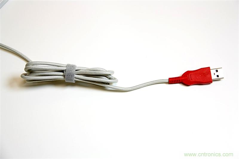 曾經(jīng)的網(wǎng)吧統(tǒng)治者&mdash;雙飛燕血手幽靈機(jī)械鍵盤，真世界最快？