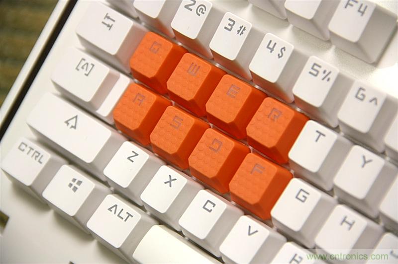 曾經(jīng)的網(wǎng)吧統(tǒng)治者&mdash;雙飛燕血手幽靈機(jī)械鍵盤，真世界最快？