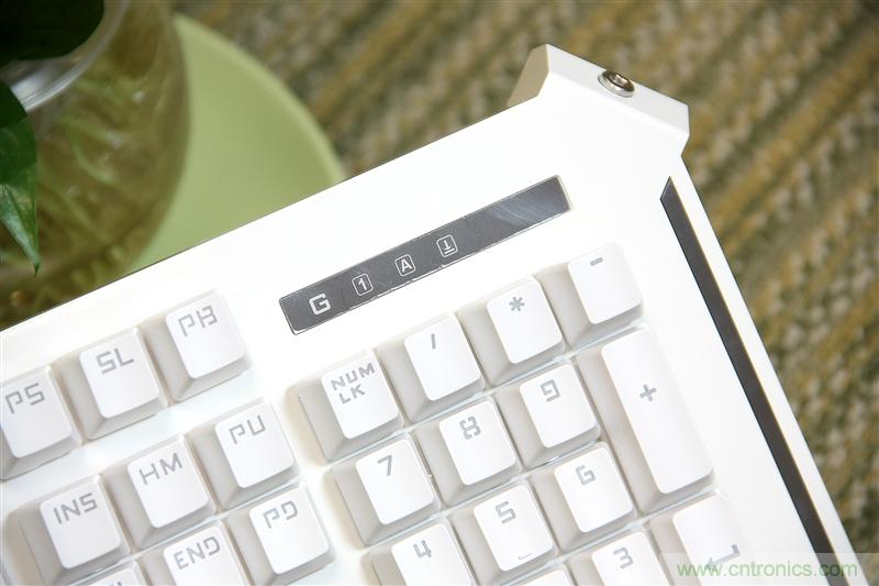 曾經(jīng)的網(wǎng)吧統(tǒng)治者&mdash;雙飛燕血手幽靈機(jī)械鍵盤，真世界最快？