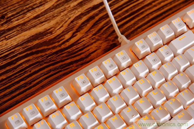 左手寫愛，右手寫他&mdash;&mdash;從此鍵盤鼠標不分家！