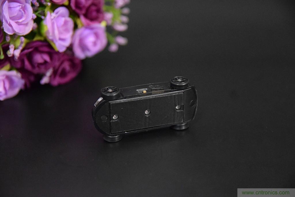 虛擬與現(xiàn)實(shí)相結(jié)合的飛車(chē)游戲，讓你體驗(yàn)速度與激情的碰撞！