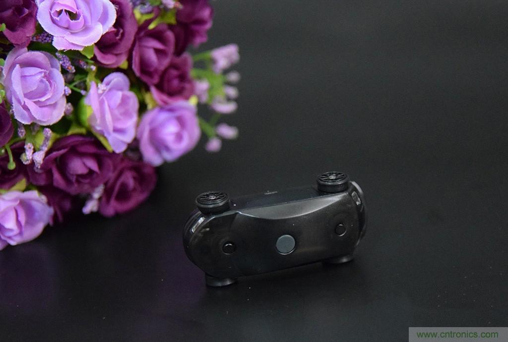 虛擬與現(xiàn)實(shí)相結(jié)合的飛車(chē)游戲，讓你體驗(yàn)速度與激情的碰撞！