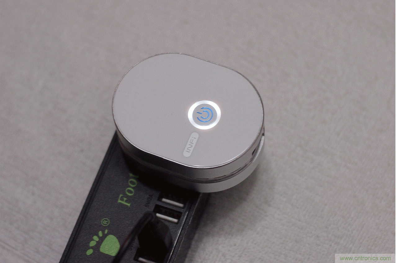 路由器也跟風(fēng)玩分體設(shè)計(jì)，你咋不上天呢？