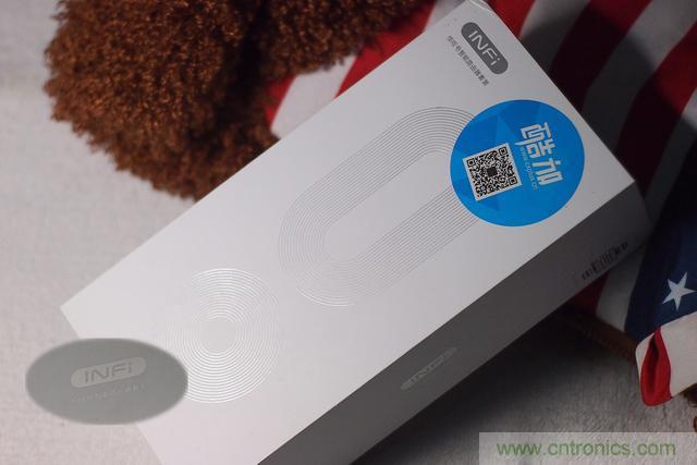 路由器也跟風(fēng)玩分體設(shè)計(jì)，你咋不上天呢？