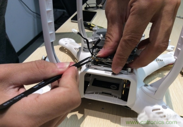 真飛機(jī)拆不著，那就來(lái)拆拆無(wú)人機(jī)&ldquo;鼻祖&rdquo;大疆吧！