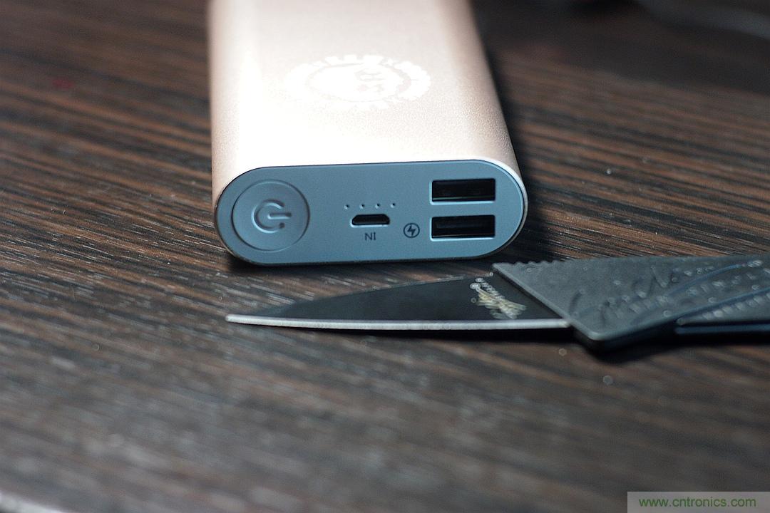 移動(dòng)電源也玩雙引擎？快到你想象不到