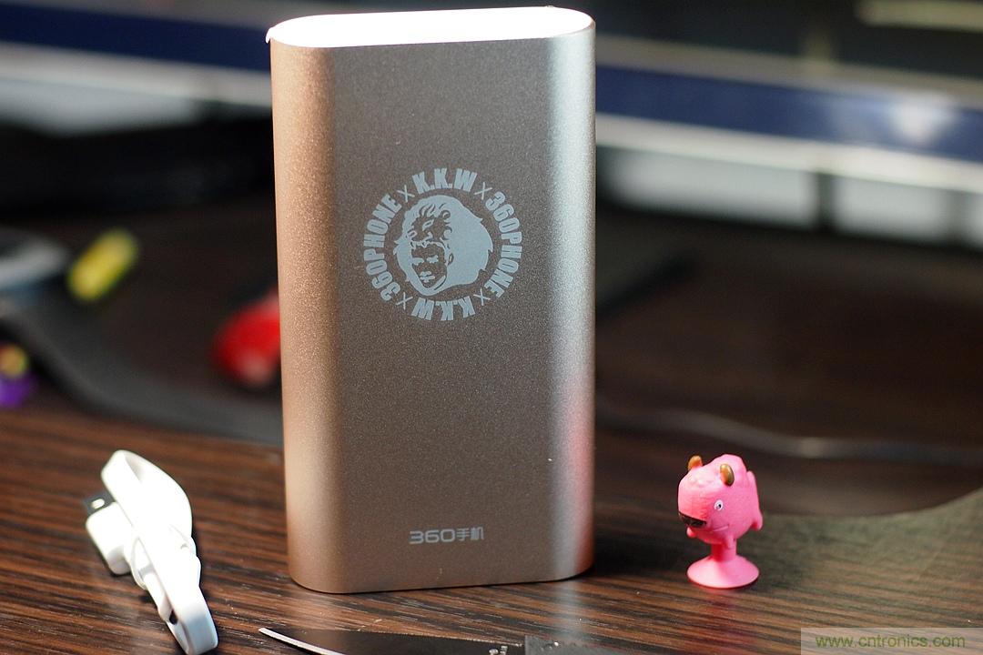 移動(dòng)電源也玩雙引擎？快到你想象不到