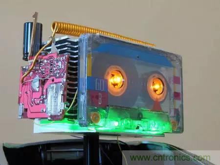 廢舊收音機如何變身成酷炫機器人？