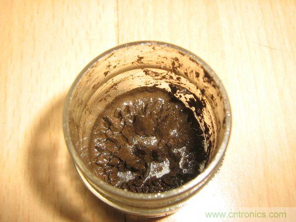 藝術(shù)源于生活，用生活中的物件也能制作磁流體