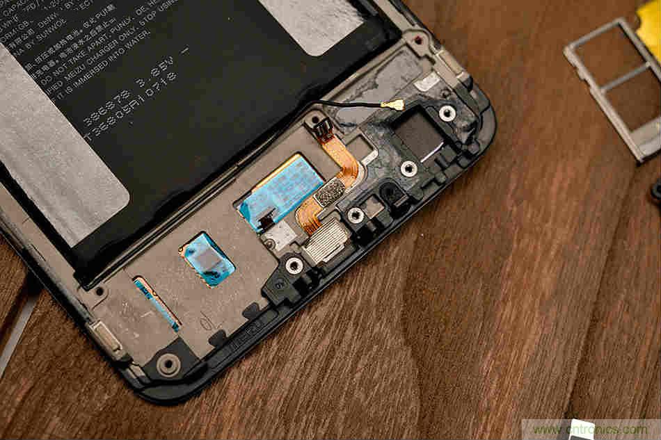 拆解魅族15 Plus：玩轉(zhuǎn)了新概念，但其工藝究竟如何？