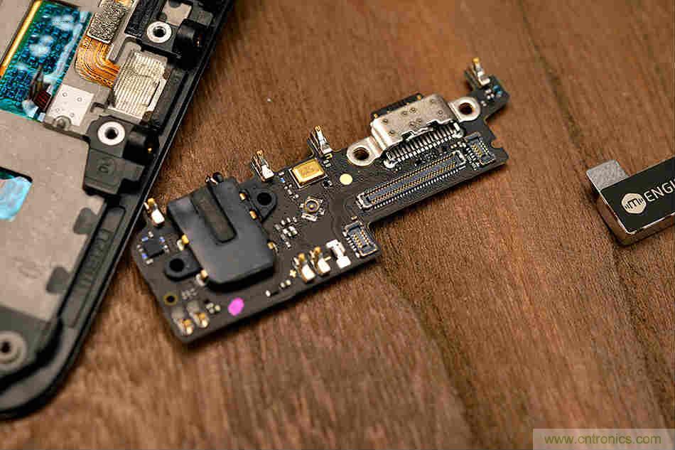 拆解魅族15 Plus：玩轉(zhuǎn)了新概念，但其工藝究竟如何？