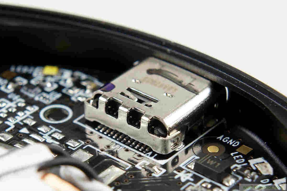 拆解對比：系出同門，小米、紫米無線充電器的差別有多大？