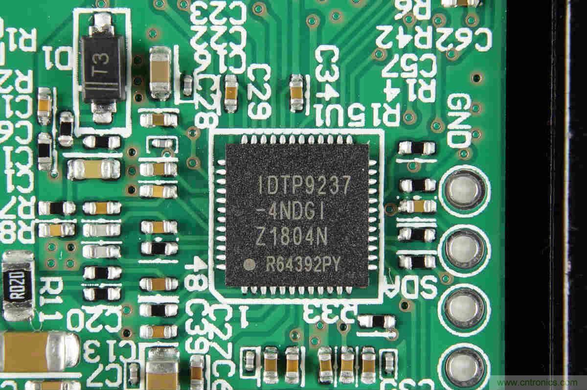 拆解對比：系出同門，小米、紫米無線充電器的差別有多大？