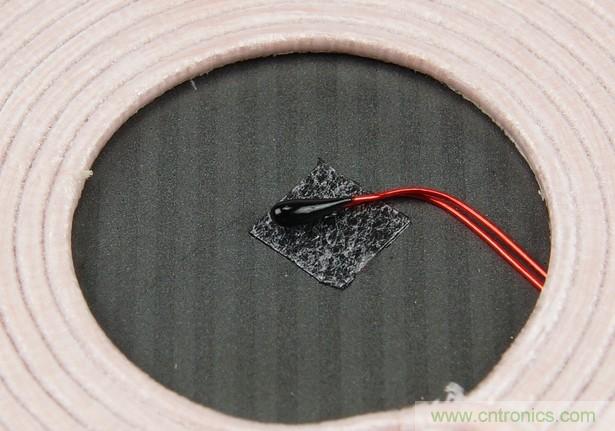 拆解對比：系出同門，小米、紫米無線充電器的差別有多大？