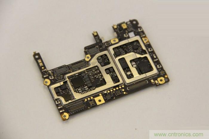 堅果R1拆解：內(nèi)部設(shè)計究竟如何？