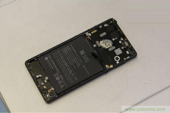 堅果R1拆解：內(nèi)部設(shè)計究竟如何？