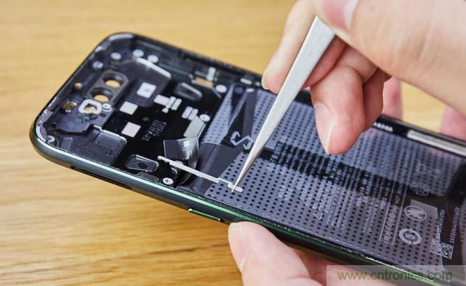 拆解黑鯊手機：多級直觸一體式液冷系統(tǒng)有什么門道？