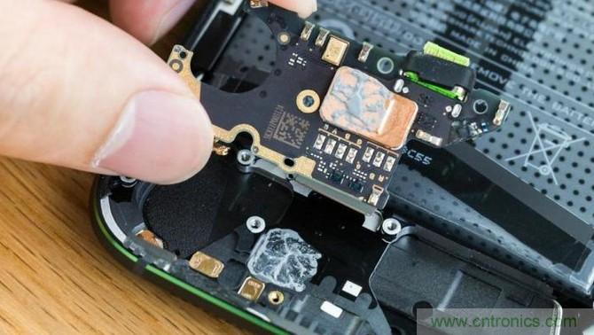 拆解黑鯊手機：多級直觸一體式液冷系統(tǒng)有什么門道？