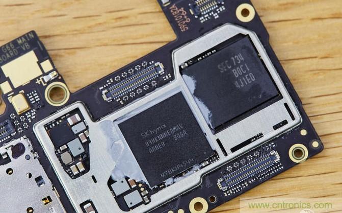 拆解黑鯊手機：多級直觸一體式液冷系統(tǒng)有什么門道？