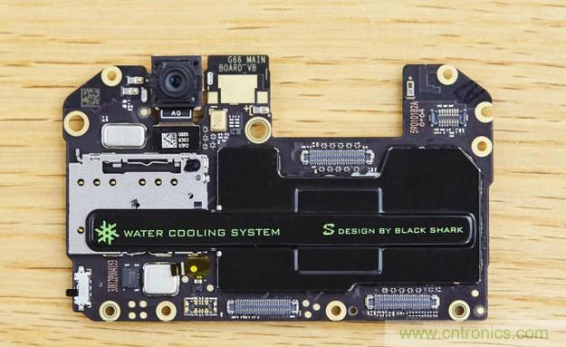 拆解黑鯊手機：多級直觸一體式液冷系統(tǒng)有什么門道？