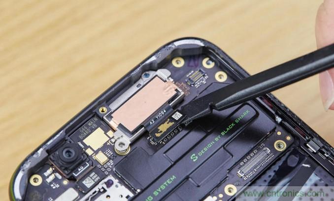 拆解黑鯊手機：多級直觸一體式液冷系統(tǒng)有什么門道？